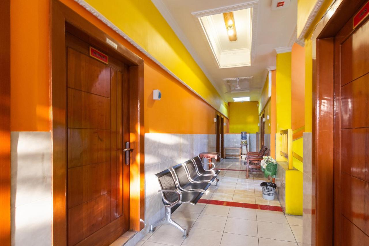 Gayatri Sawojajar Redpartner Hotel
